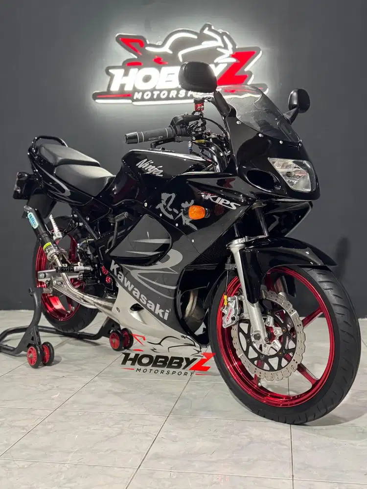 Kawasaki ninja 150RR/zx-150RR 2010 black modif hedon istimewa