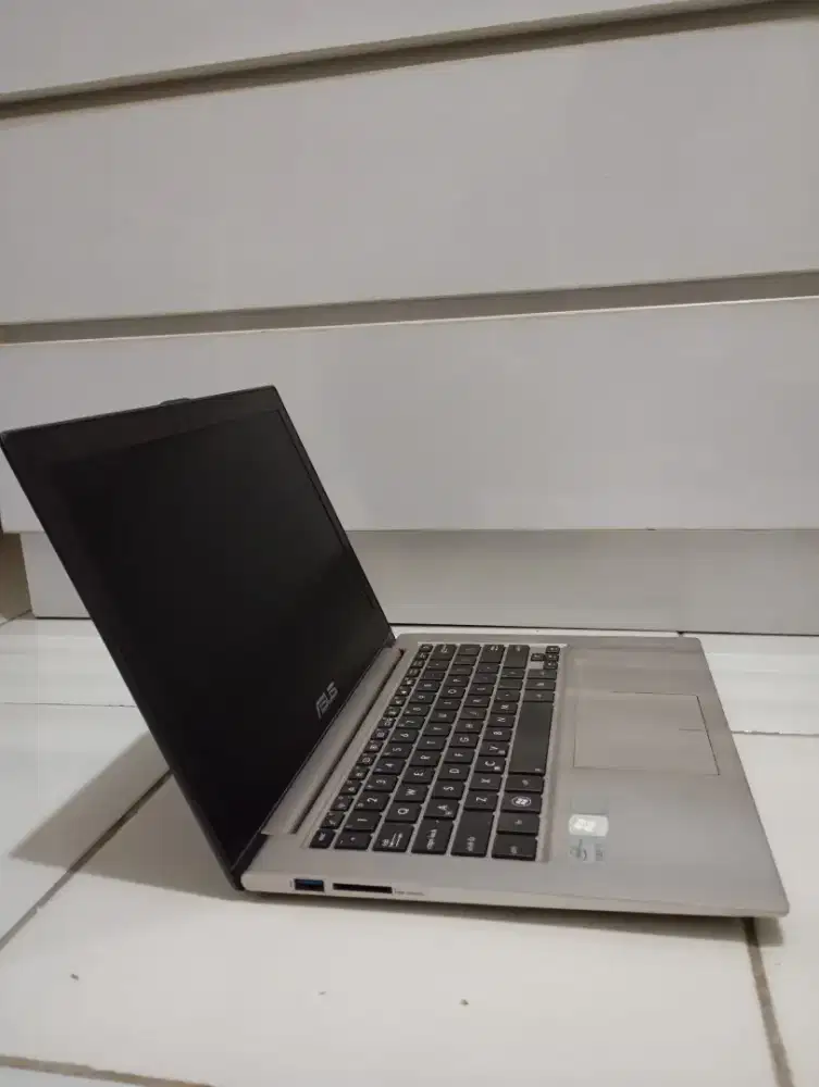 Laptop Asus Core i5 Windows 10Pro Ram 10GB SSD 237GB Silver