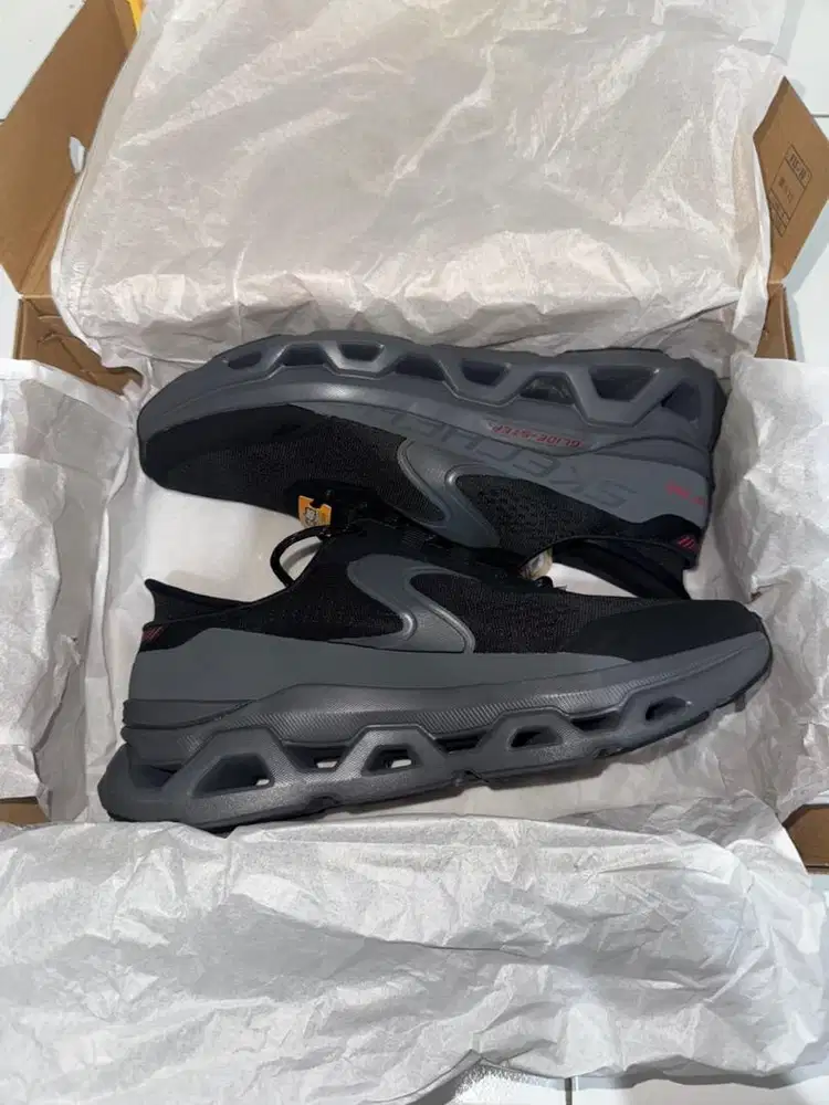 Baru, Skechers Slip ins