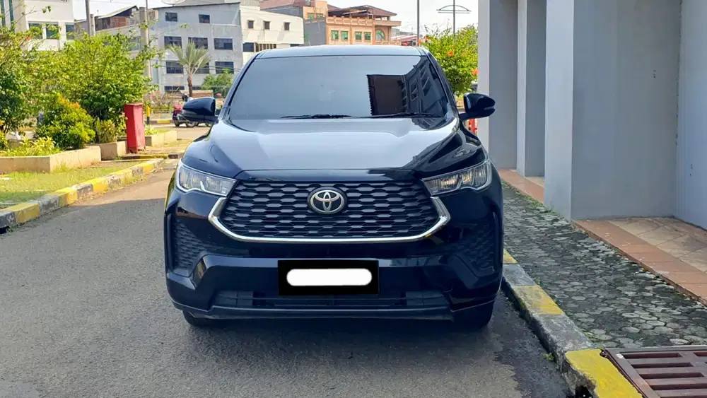 Km37rb toyota kijang innova zenix v bensin 2023 hitam