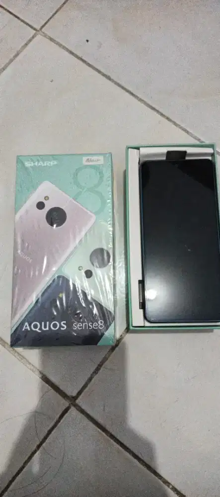 HP bekas merek Sharp aquos sense8