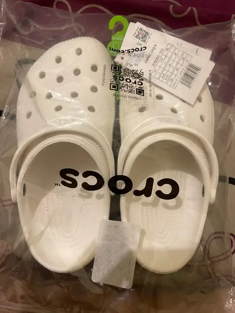 Crocs Classic Kids Clog - White
White, US J3