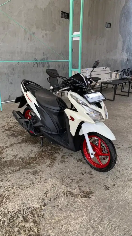 Vario Kzr 125 Putih cakep mulus
