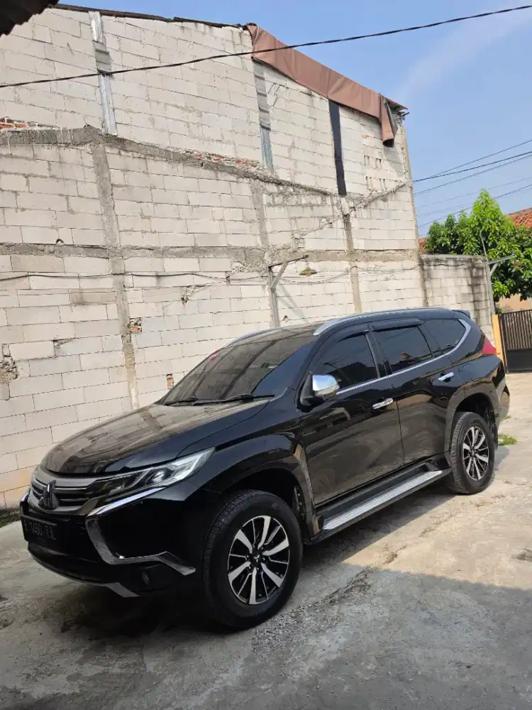 Mitsubishi Pajero Sport Dakar Black