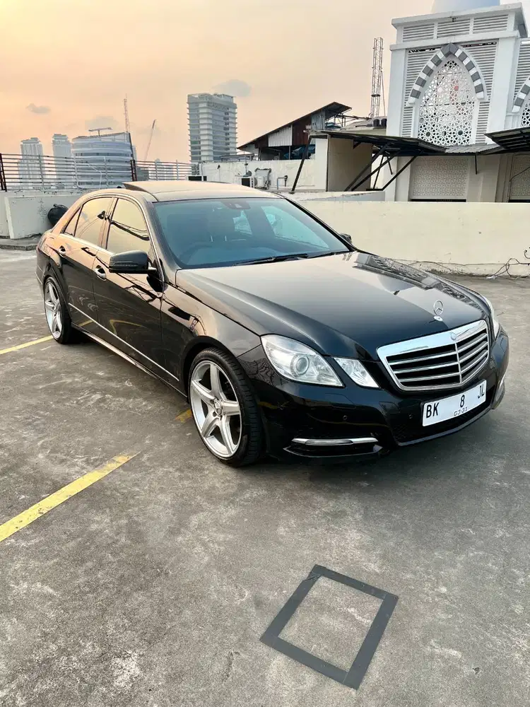 Mercedes Benz E300 Avantgarde (Panoramic) 2011