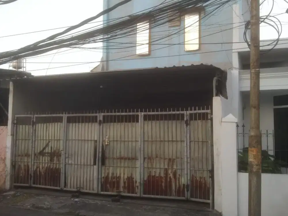Dijual Rumah 2 Lantai Simpang Darmo Permai