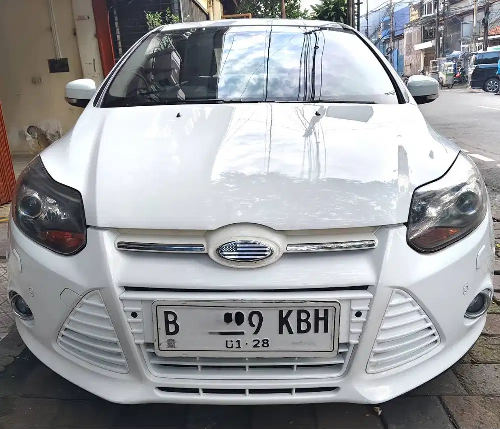 Ford FOCUS AT TITANIUM 2.0 Th 2012 Putih,LOW KM, MULUS NO PR, TDP 18Jt
