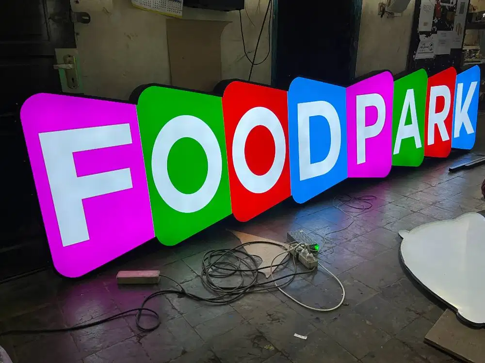 Garansi 1 Tahun Papan Nama Neon Box dan Huruf Timbul Custom
