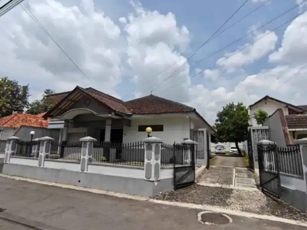 Disewakan rumah halaman luas Depok area Kaliurang km6