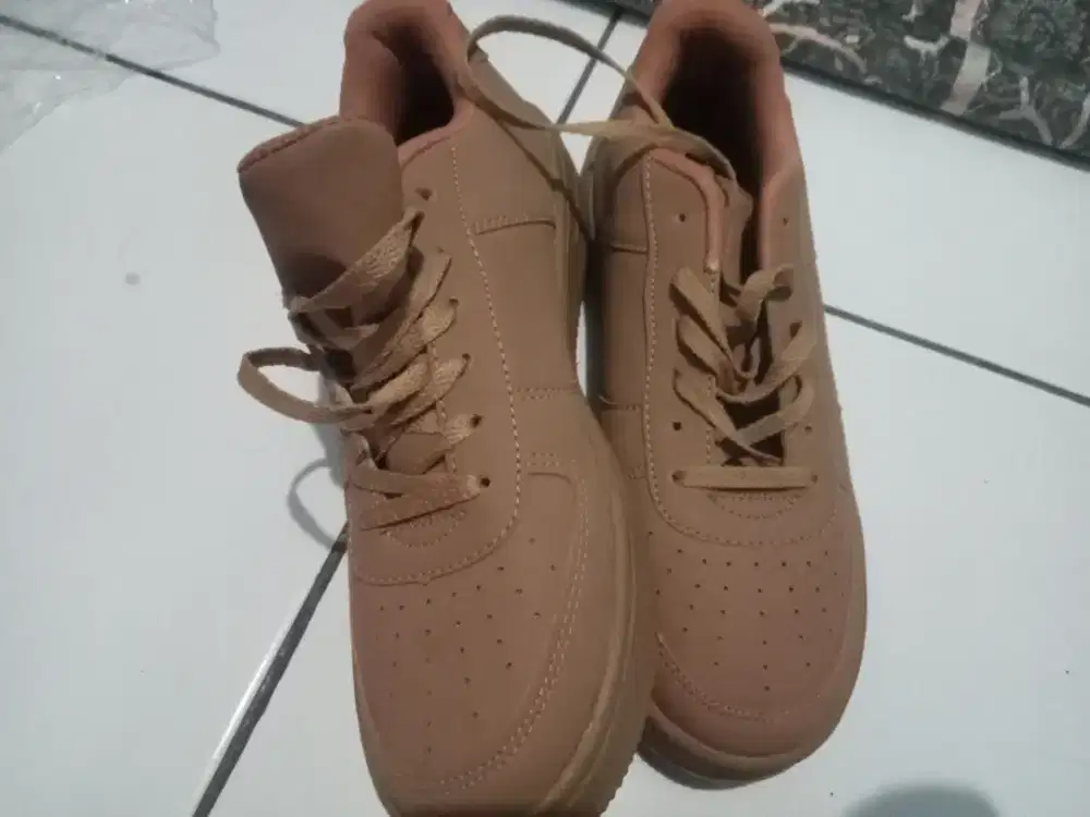 Di jual sepatu kondisi baru