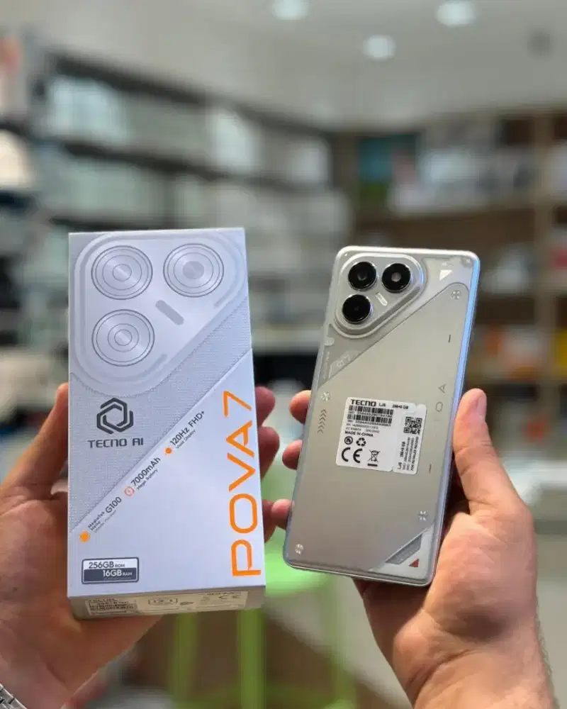 Tecno Pova 7 8/256 GB, Layar Lengkung