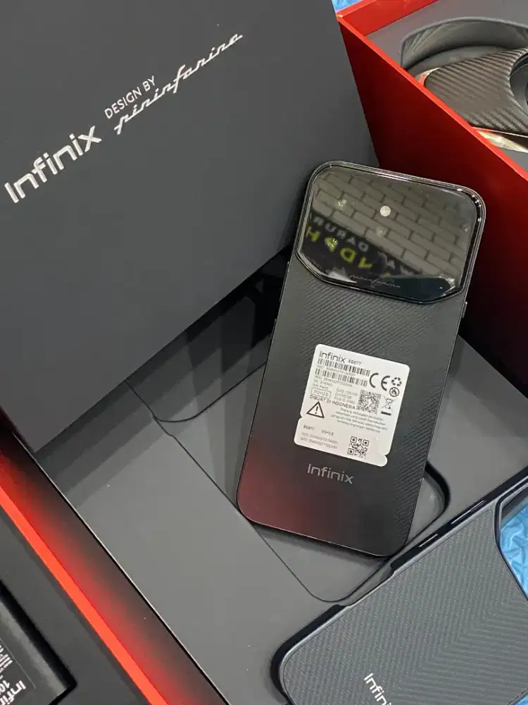 Handphone Infinix Note 60 Ultra 12 / 512 GB 5G
Design by Pirinfarina