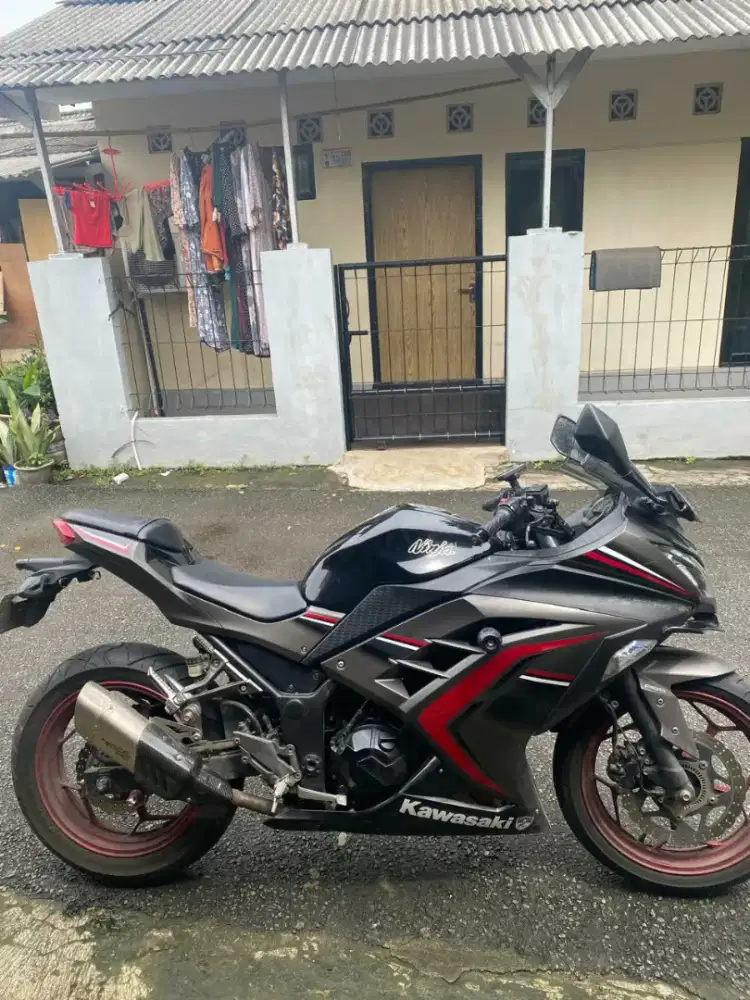 Dijual Kawasaki Ninja 250 SE ABS
Tahun 2016 – LDT Edition
Plat JakTim