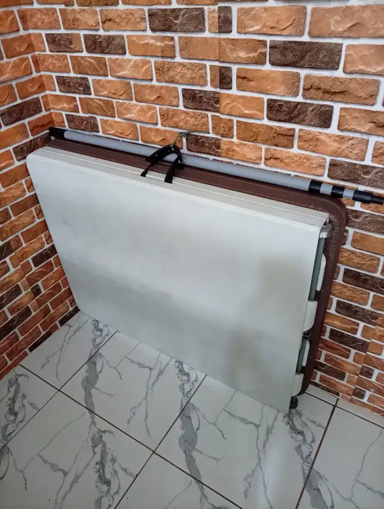 MEJA LIPAT PORTABLE HITAM DAN PUTIH
