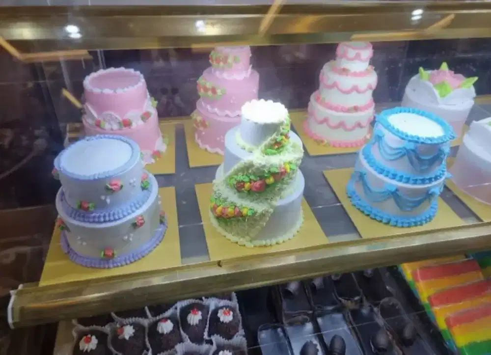 Lowongan kerja wanita jaga stand donat / cake