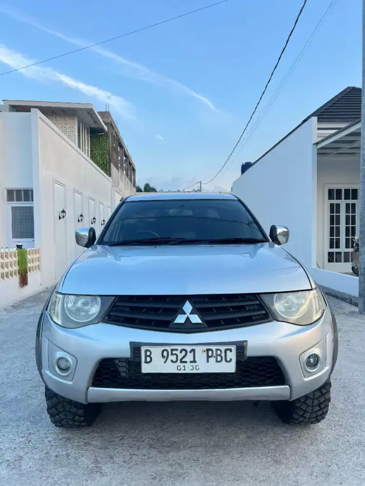 Strada Exceed 2.5 diesel 2014 type tertinggi