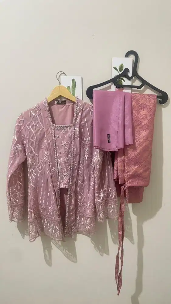 Jual Set Kebaya Pink Modern untuk uluran M dan L