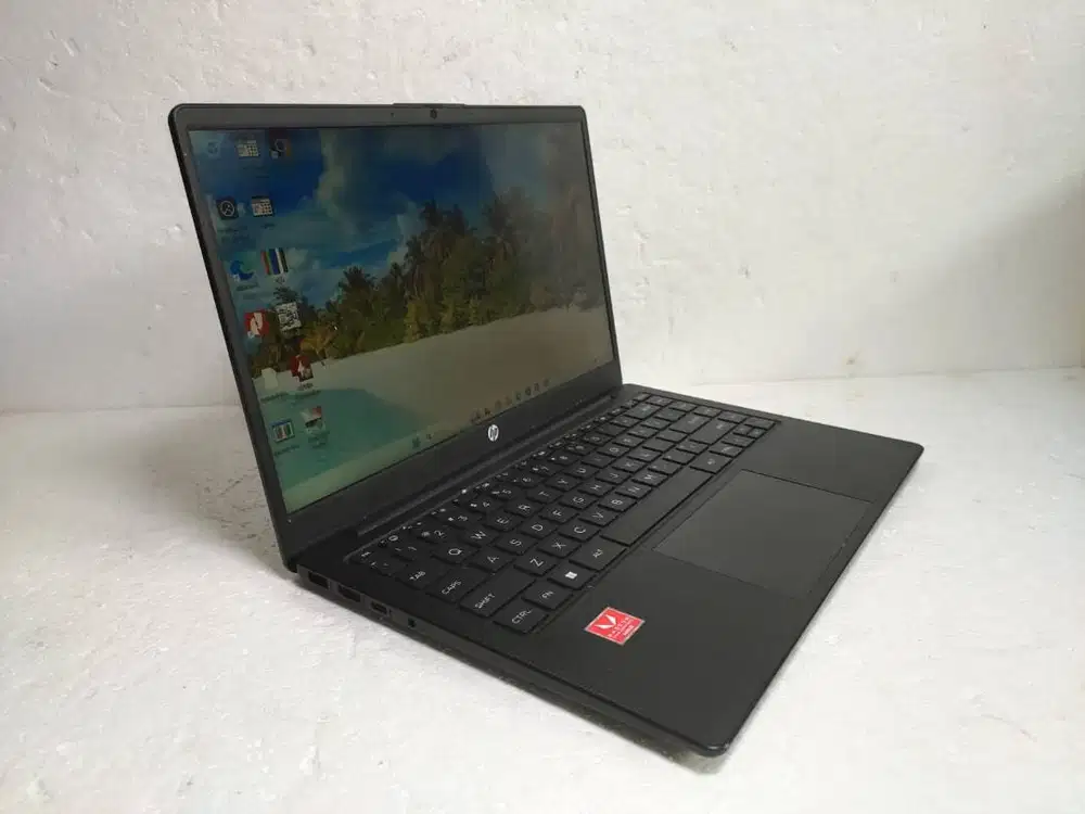 HP 14-em0034au AMD Ryzen 5-7520U RAM 8GB SSD 512GB FHD Grade A+ B679