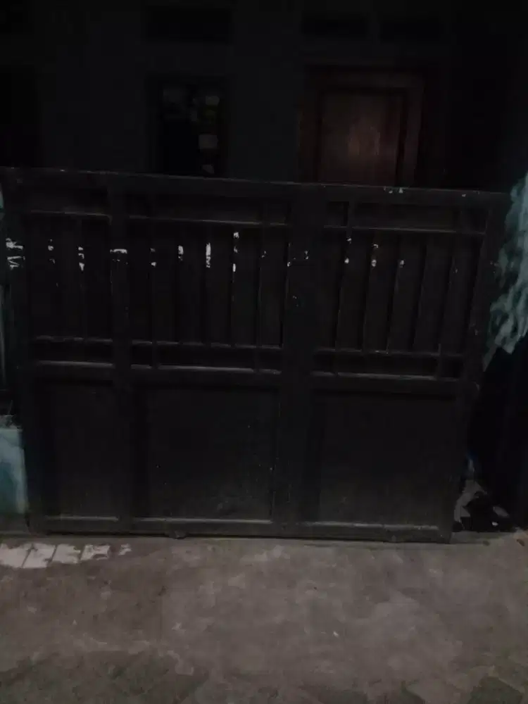 Pintu pagar rumah