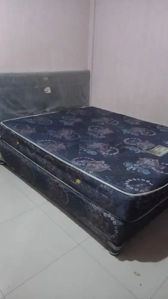 Jual springbed  + dipan. 160x200 merk american pillow