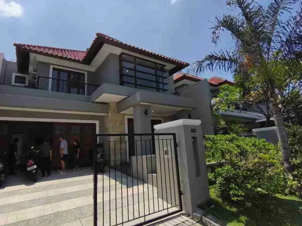 Dijual Rumah Full Renovasi & Full Furnished Graha Famili Blok Favorit

Kondisi bagus sekali full interior baru gresss 
tinggal bawa koper. Lokasi langka di Graha Family