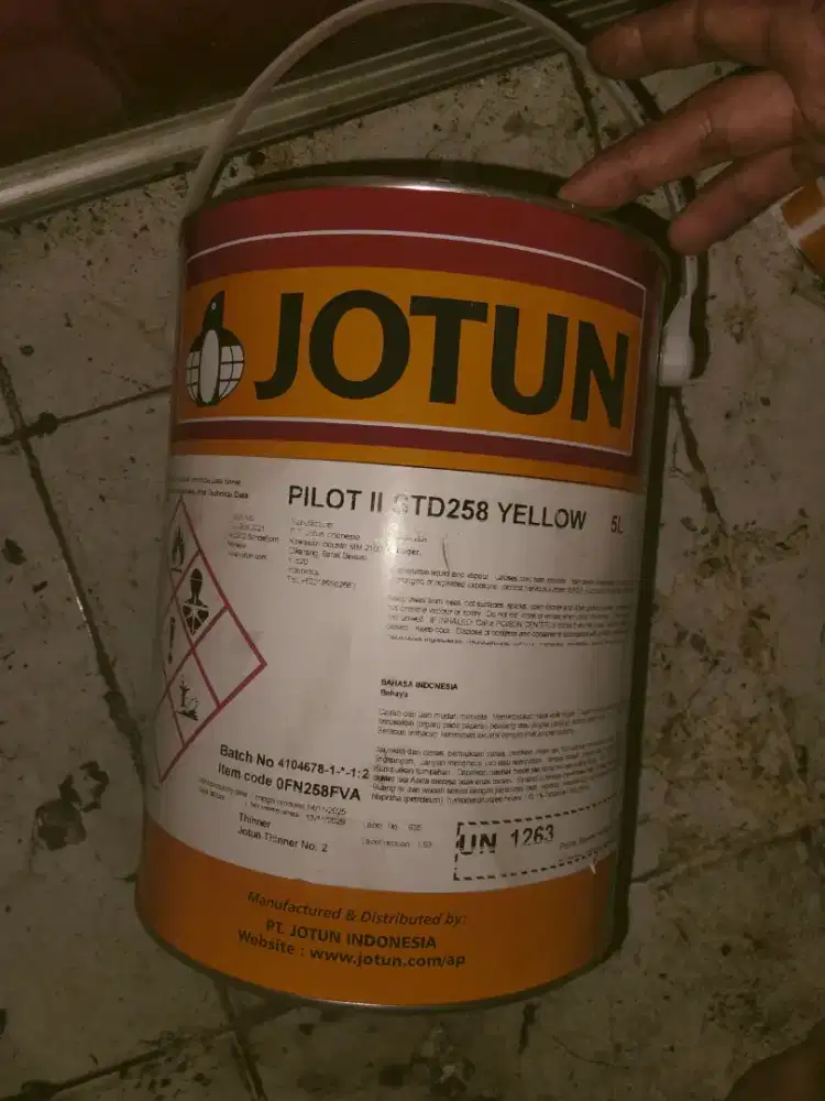 Jotun, cat besi