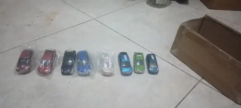 Miniatur Diecast Tomica