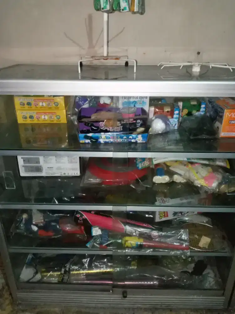 Dijual Etalase Bekas Toko Mainan