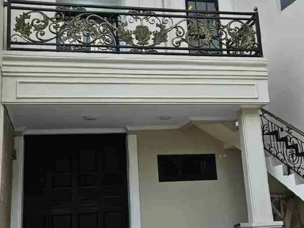 jual rumah 3 lantai Akses jalan lebar di Ragunan Pasar Minggu Jakarta Selatan