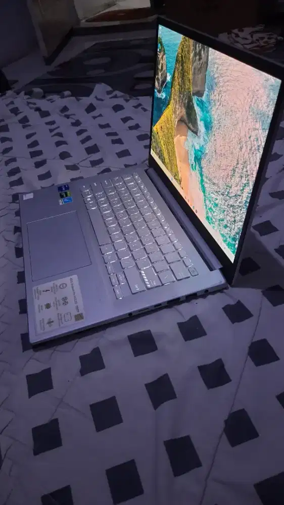 Asus vivo pro14,OLED  k 3400  Core i7 11360H ,ram 8 ssd 512, GTX 1650