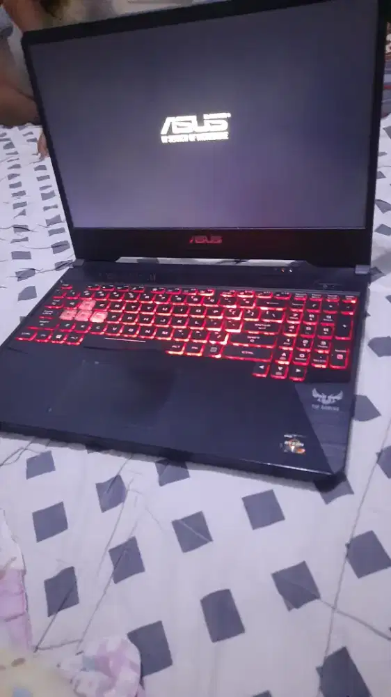 Asus Tuf fx 505 Ryzen 7 3750 , ram 8 , gtx 1650