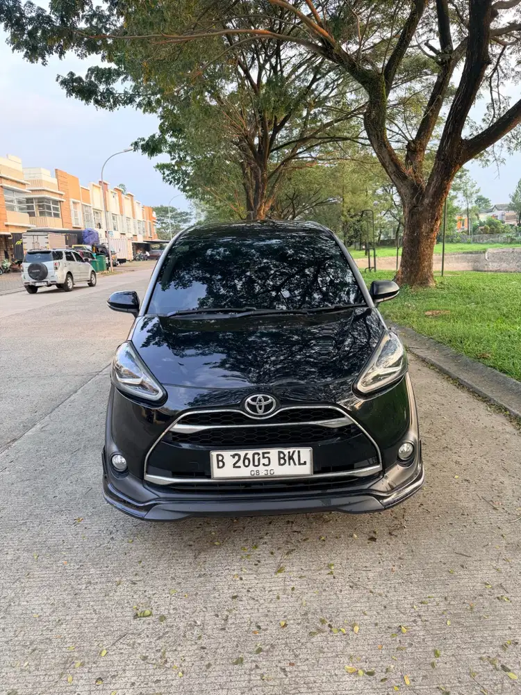 Toyota Sienta Q 2016 Black