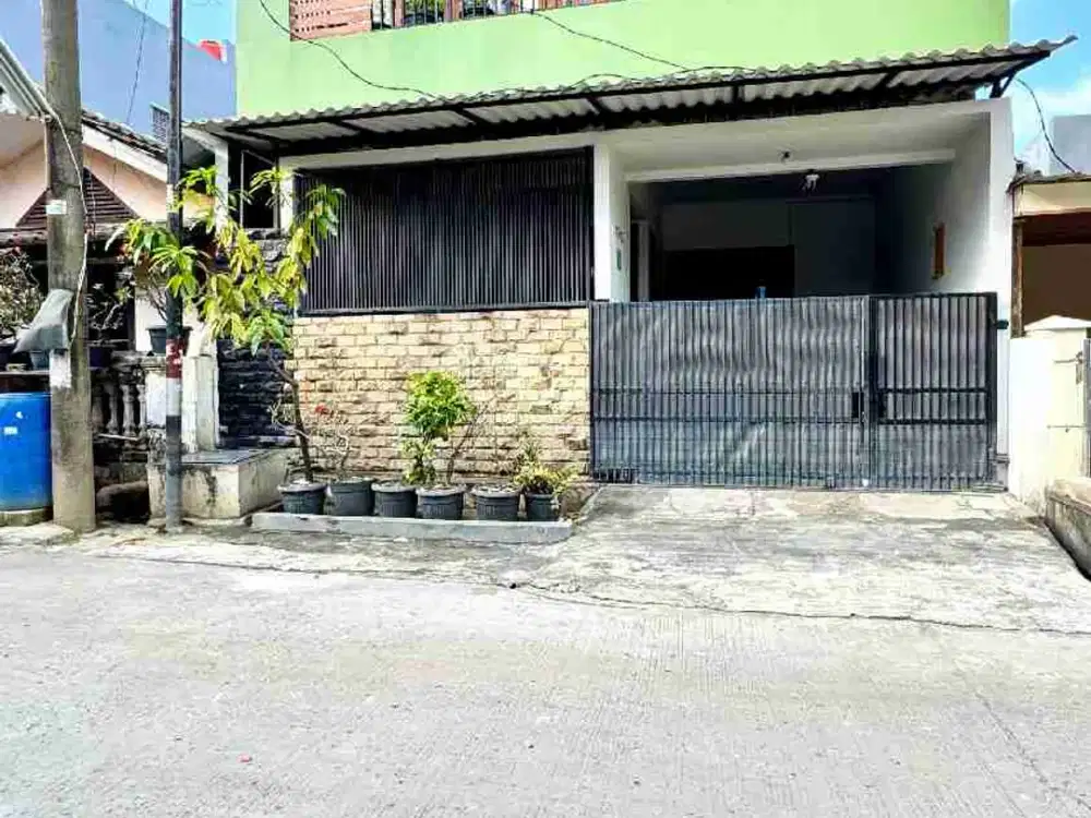 dijual rumah 4 br 2 lantai di Bekasi timur