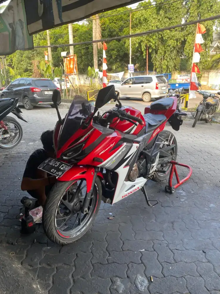 CBR150R 2018 RED
