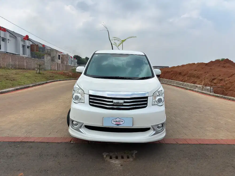 Toyota NAV1 2.0 V AT Limited 2014 Putih 
Km 122rb 
Pajak Nov 2026
