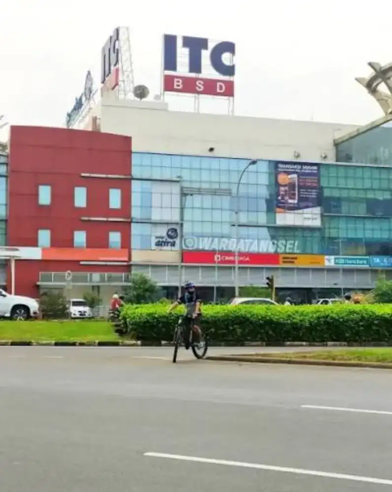 Wenli Bolen mencari penjaga booth di ITC BSD
