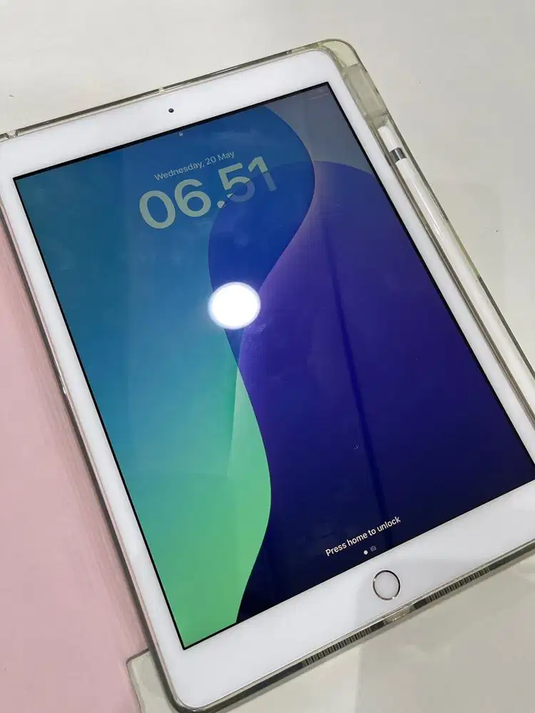 Apple iPad Gen 7 + Apple Pencil 1
