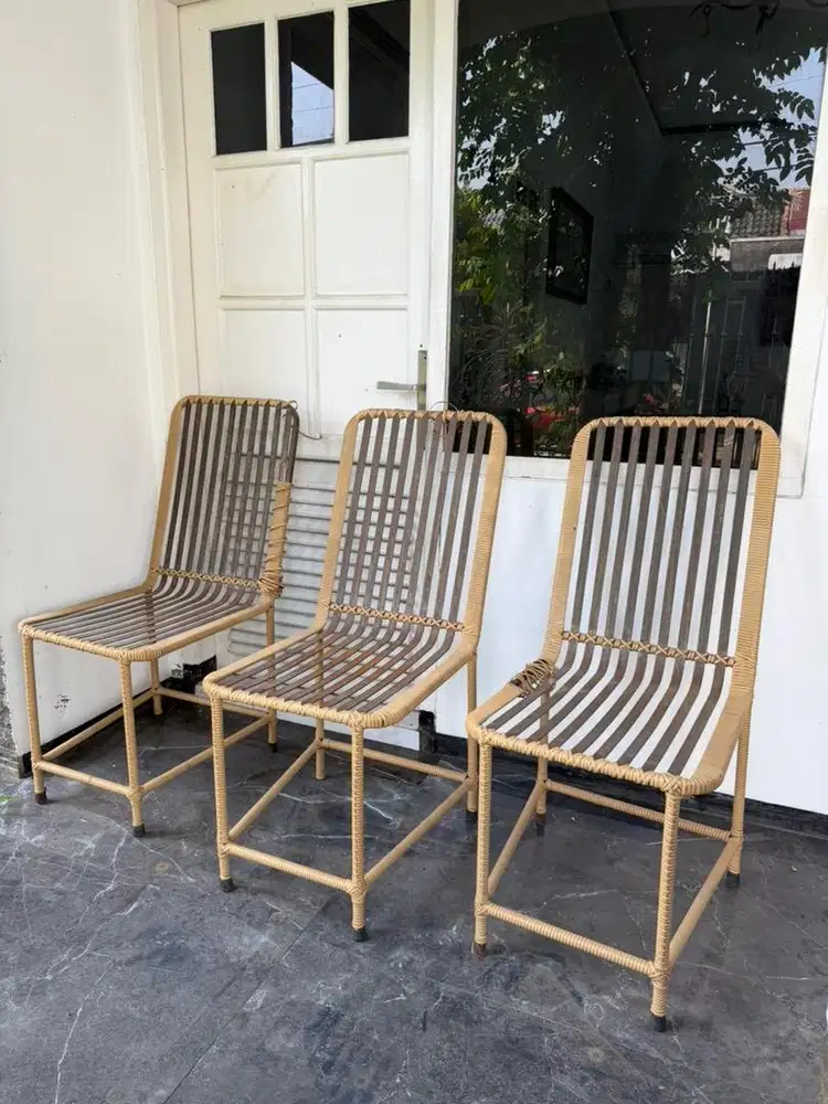 Kursi Cafe motif kayu minimalis