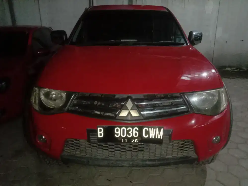 Mitsubishi Strada Triton dobel cabin 4X4 manual tipe exceed limited