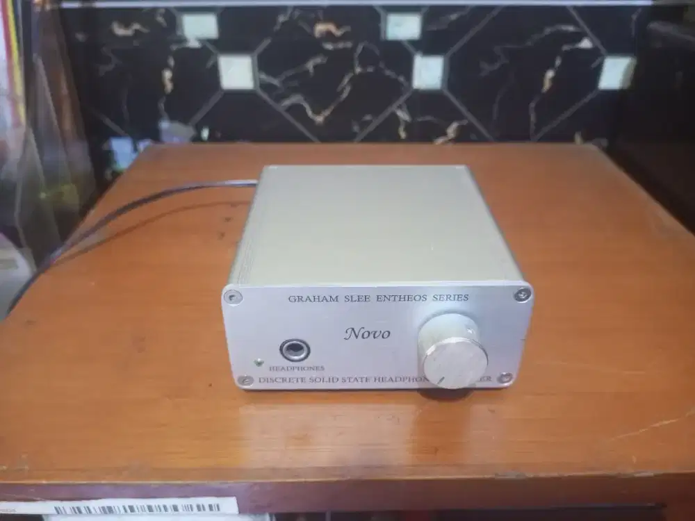 Headphone amplifier Graham Slee Novo