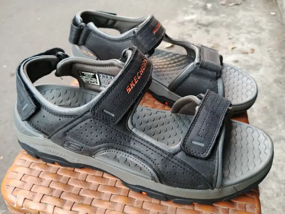 Jual sandal Skechers original size 43 bisa kirim bayar cod d tempat
