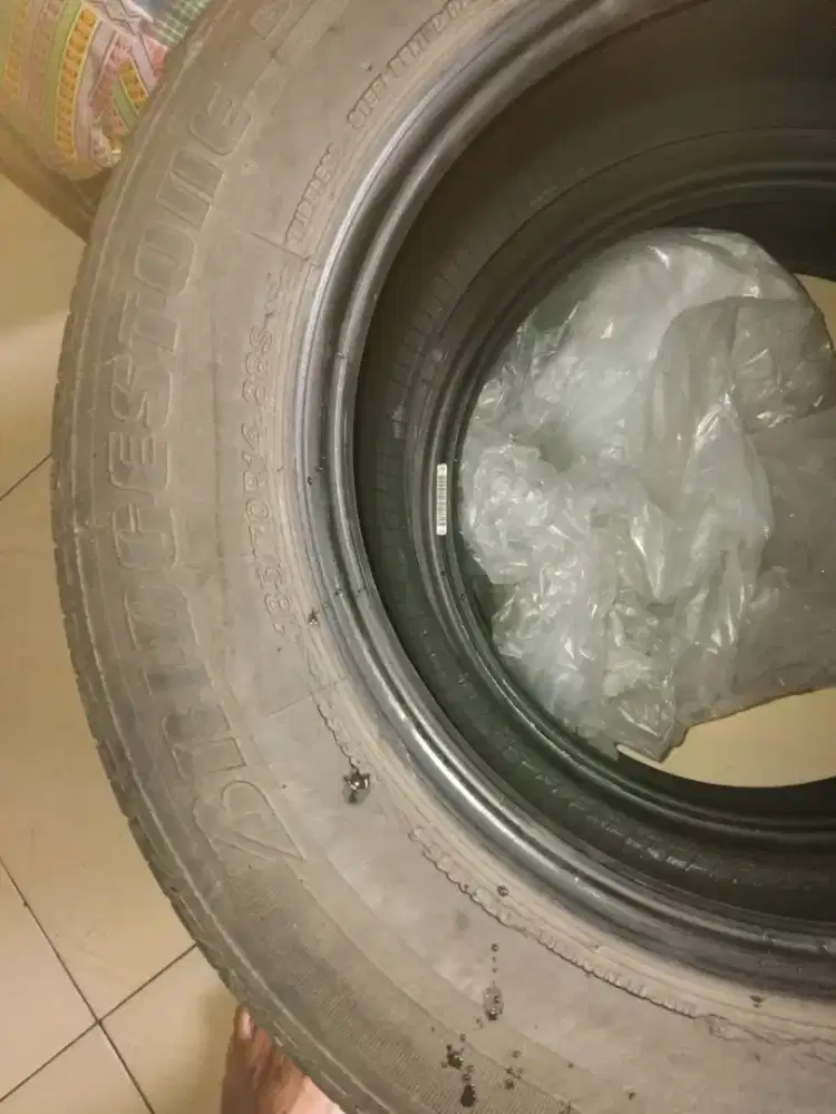 Ban Bridgestone 185 / 70 Ring 14.