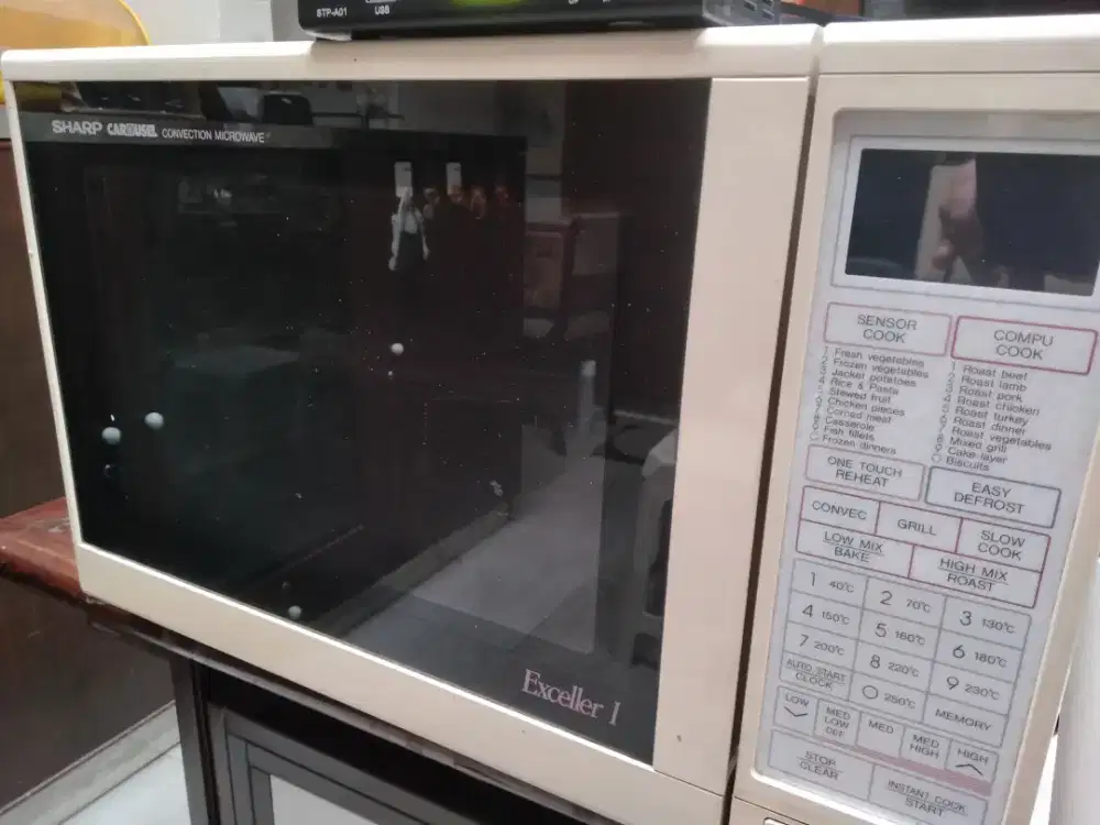 Microwave Jadul merk Sharp 700 watt