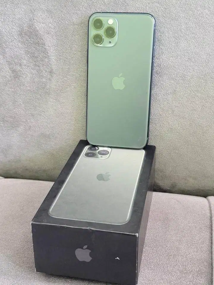 * Ready iPhone 11 Pro - Midnight Green