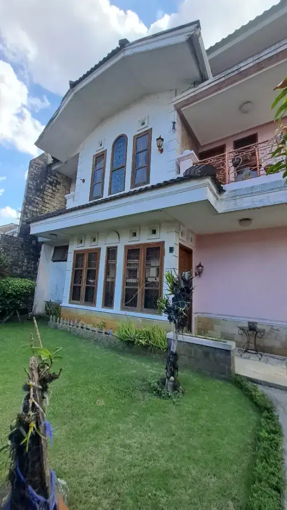 Rumah mewah 2 lantai lingkungan nyaman di Buah Batu Turangga