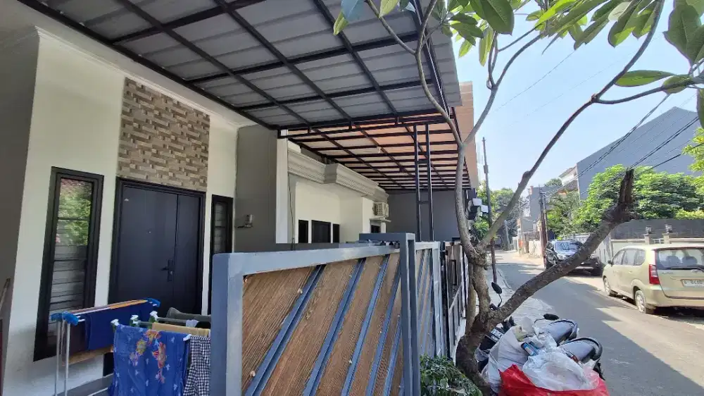 Sewakan Tahunan Rumah Baru Minimalis Mezzanin 1½ Lantai Jagakarsa