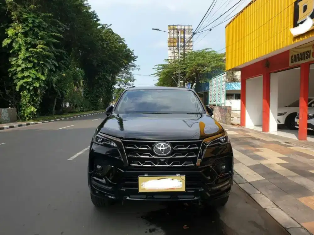 Fortuner VRZ GR Sport 2.4 Diesel Matic 2021 Hitam Tgn1 KM 28rb Record