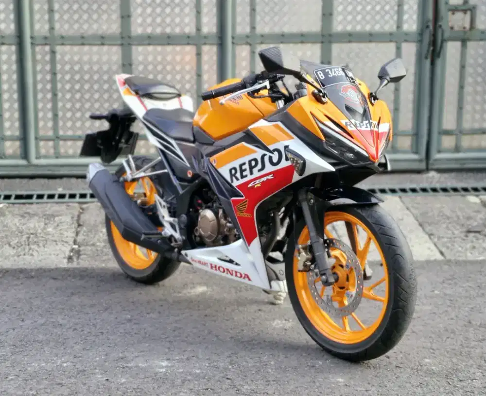 KM.30rb! Honda CBR 150 LED Repsol Th 2016 B-DKI Surat Lengkap Original