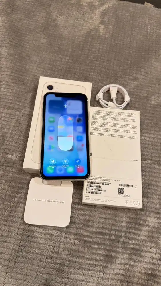 Iphone 11 White 128GB Resmi Ibox Lengkap