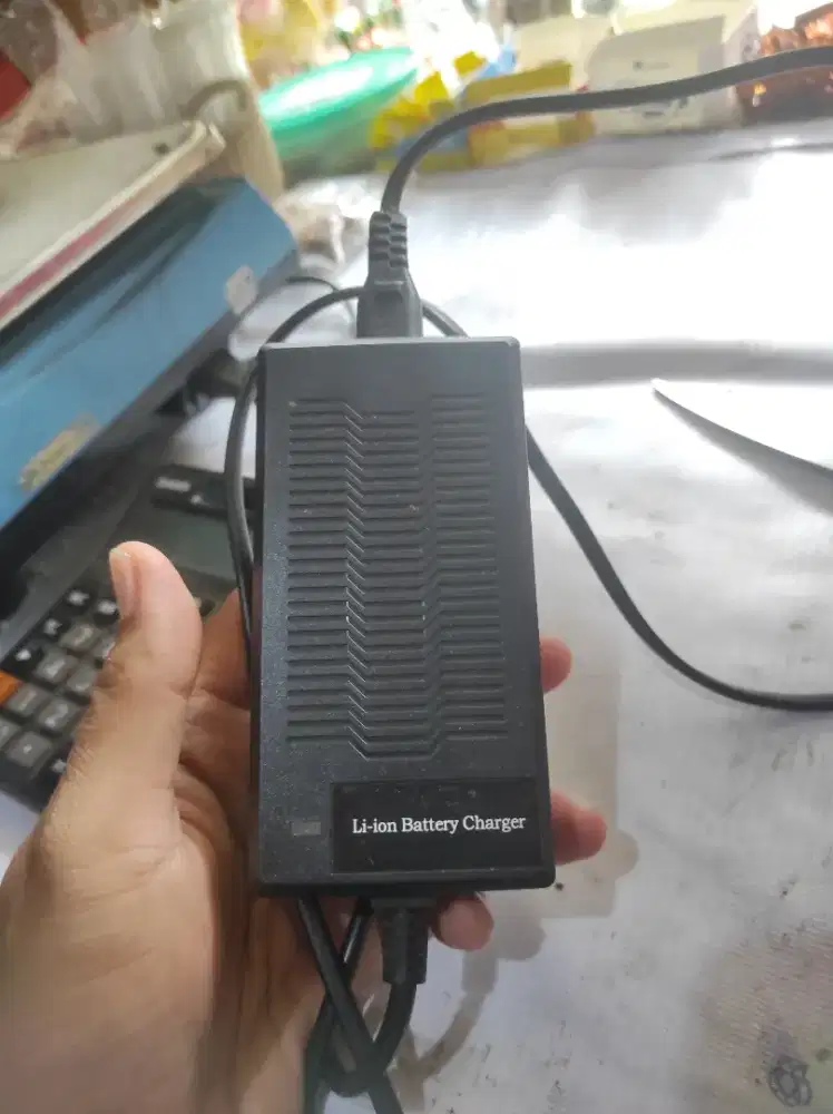 Charger fiido Q1battery Li-ion (ORIGINAL FIIDO Q1 sekuter)